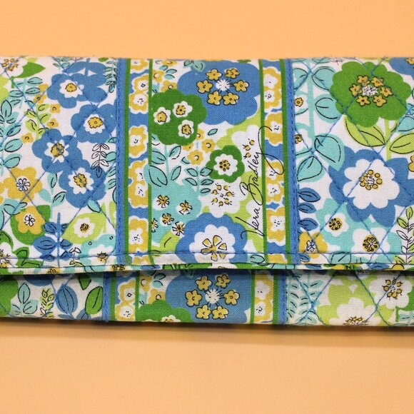 Vera Bradley - Blue/Green Floral Pattern Foldable Wallet - Picture 1 of 4